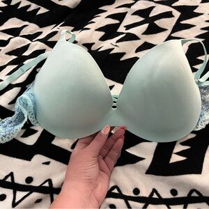 Beautiful lacy blue push up bra - size 38DD